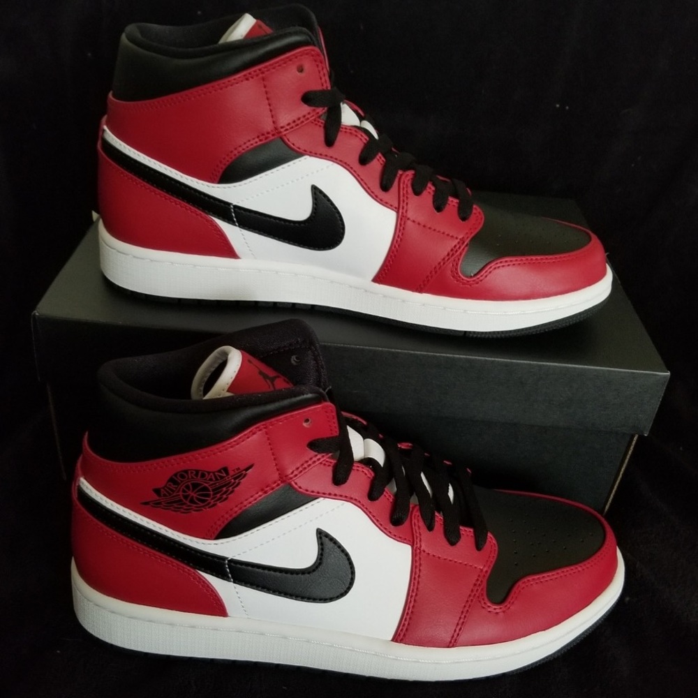 NIKE AIR JORDAN 1 Chicago Black Toe 554724-069 Men's Size 9.5